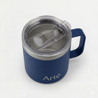 ArtèCup 12oz navy blue insulated stainless steel mug with a clear leak-proof lid and ergonomic handle