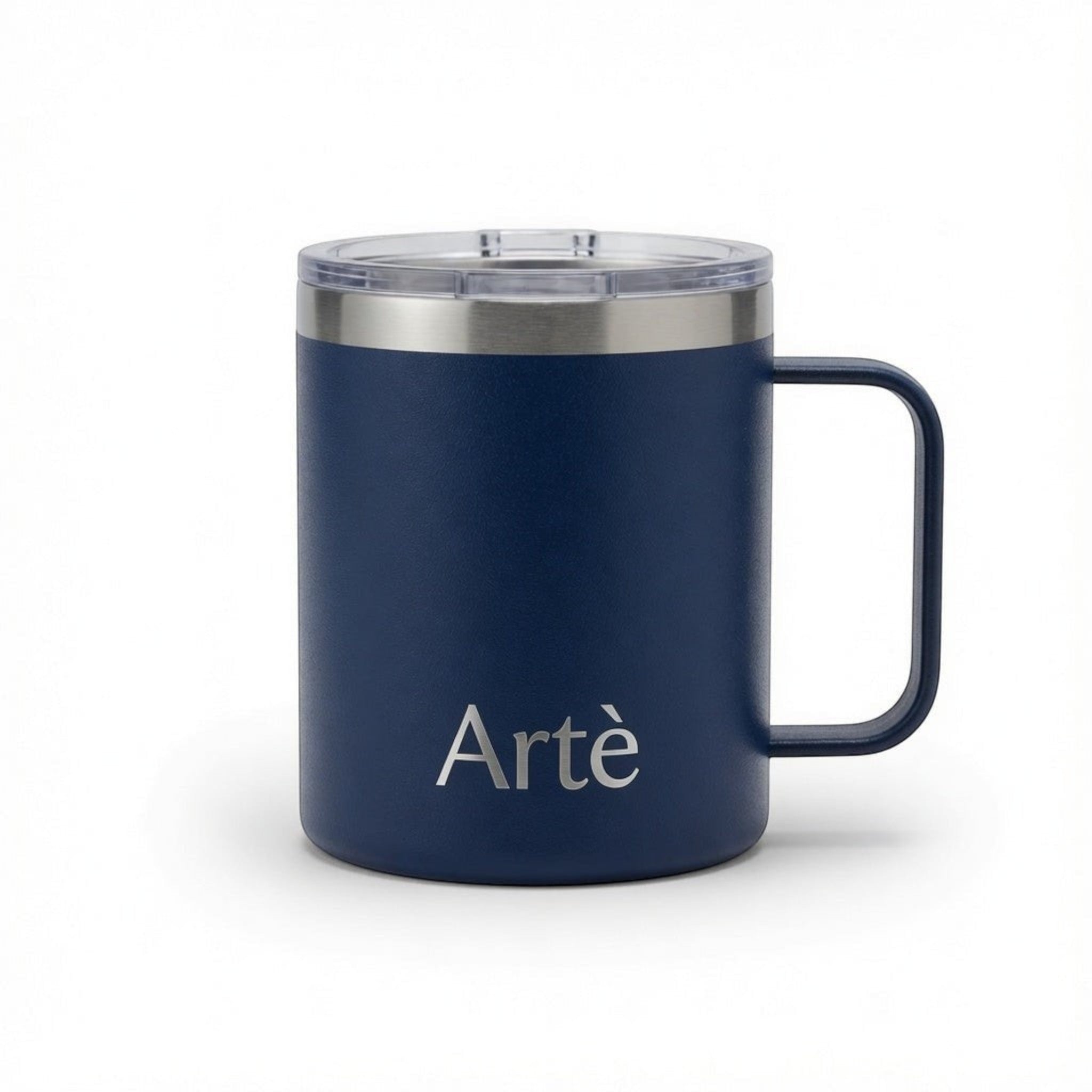 ArtèCup navy blue insulated stainless steel mug with a clear leak-proof lid and ergonomic handle.